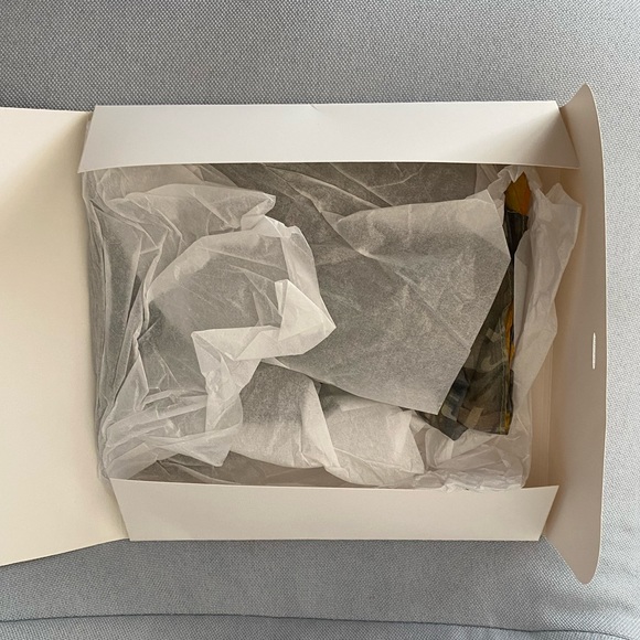 Armenian 100% Silk Scarf Hand Made in Yerevan Yellow/Grey St. Gregory Prayer NWT - Picture 7 of 16